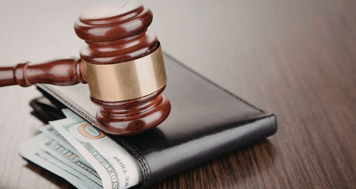 adninstractive penalties in uae