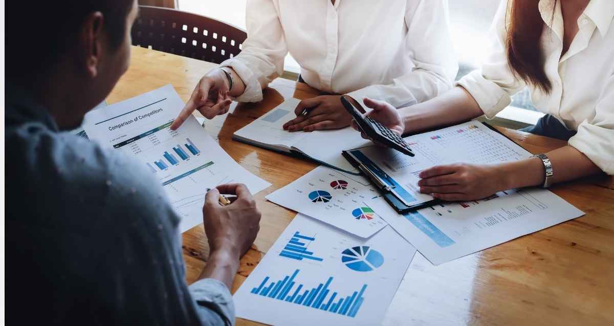 What Is the Difference Between an Accountant and a Tax Accountant