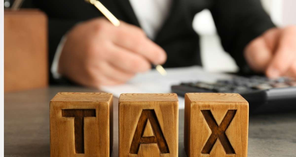 mainland vs freezone uae