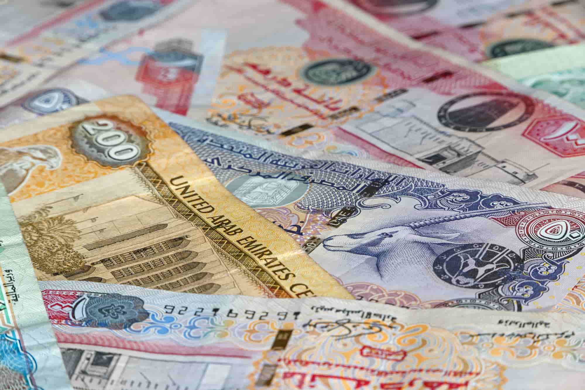Курс обмена дирхам в дубае. Национальная валюта ОАЭ. Деньги ОАЭ. Валюта в Дубае. Арабские деньги.
